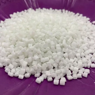 Zullen polypropyleen-plastic pellets klonteren na langdurige opslag?